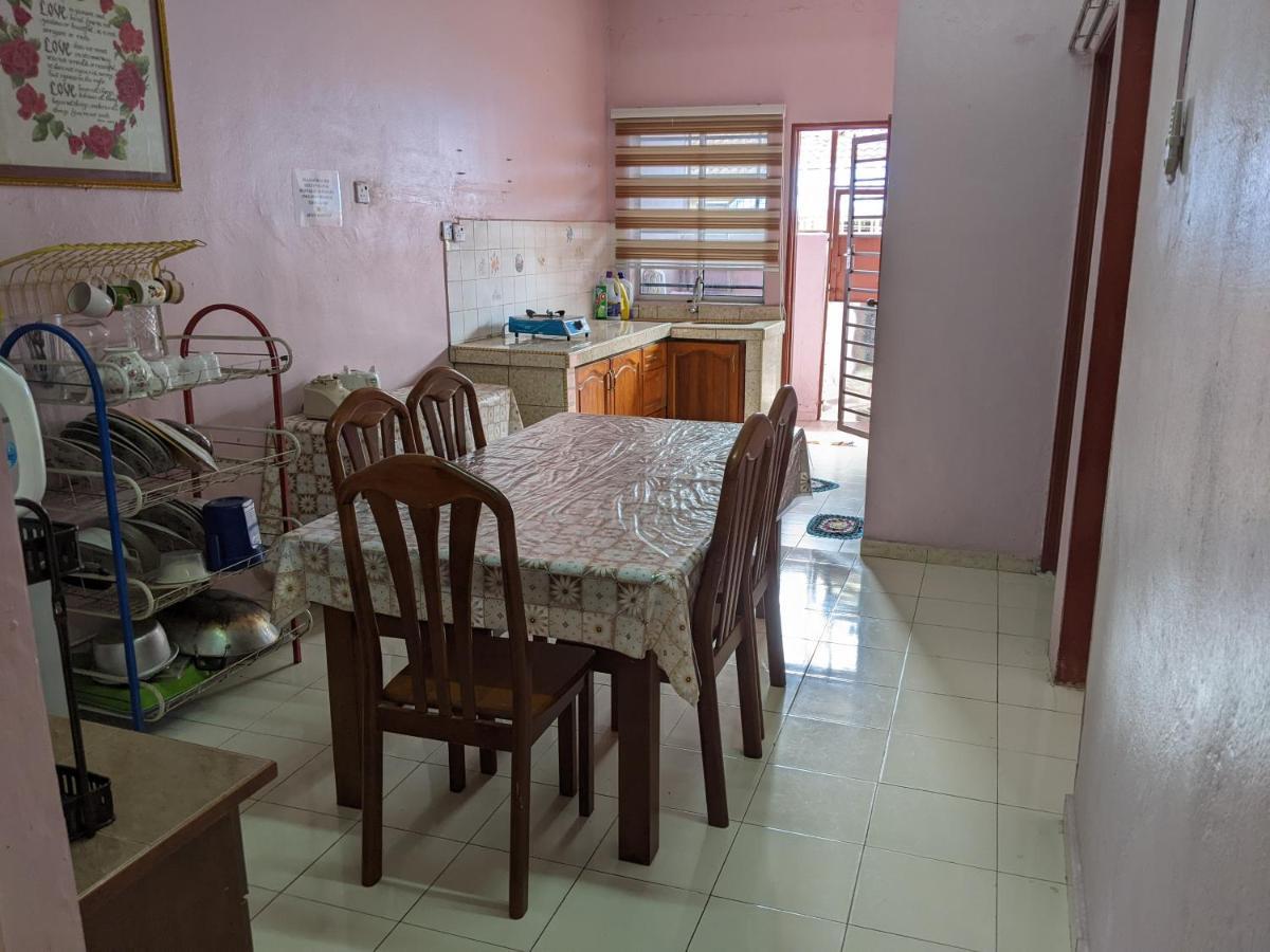 Aryani Homestay Kampong Kelemak 部屋 写真