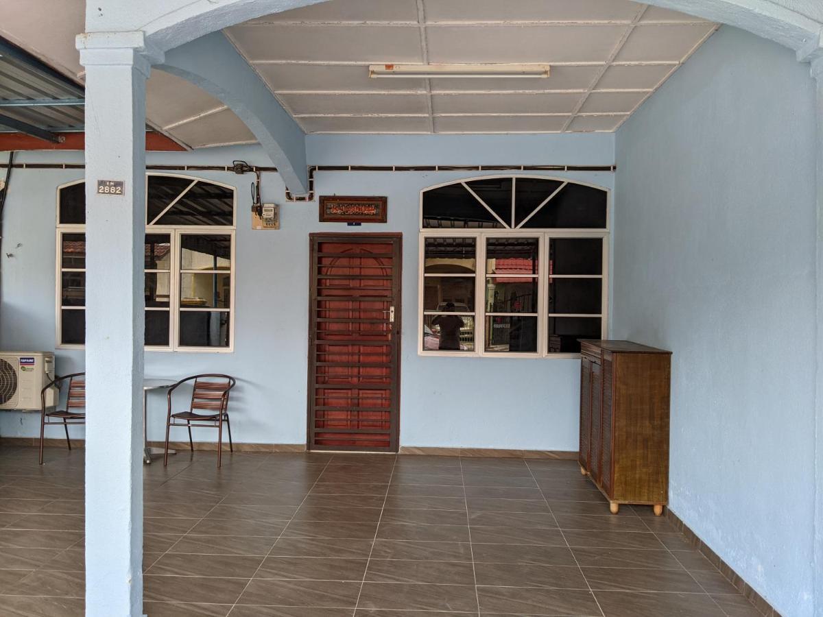 Aryani Homestay Kampong Kelemak エクステリア 写真